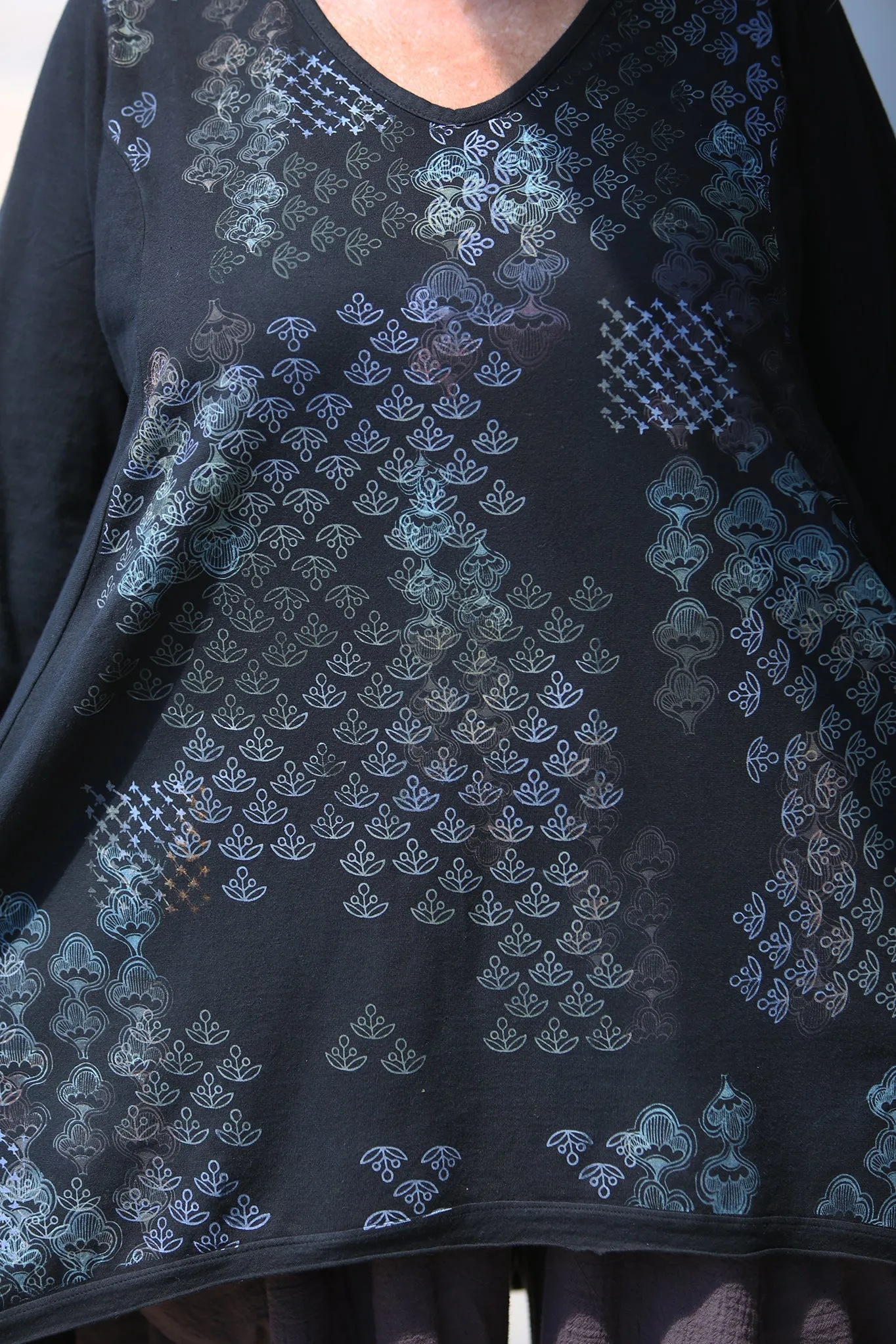 1248   Hi/Lo Top-Black- Abstract Floral