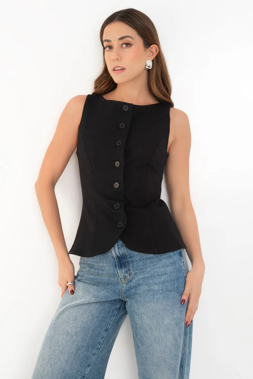 Chaleco ajustado con botones cuello redondo