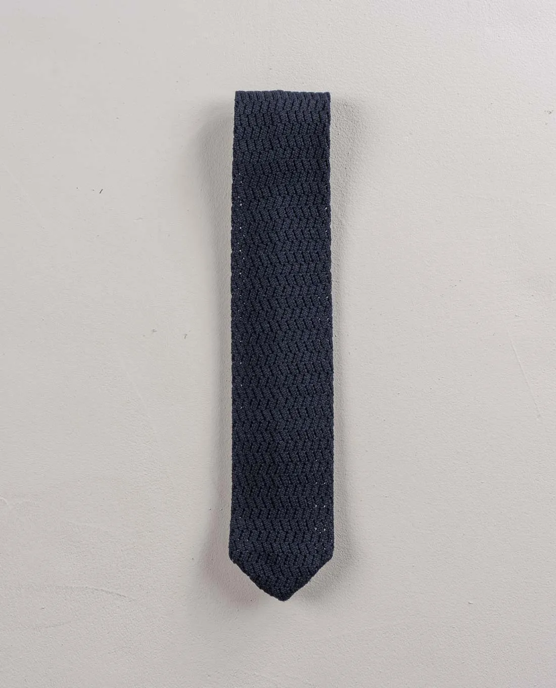 Knitted Pointed Wool Tie - Navy Blue