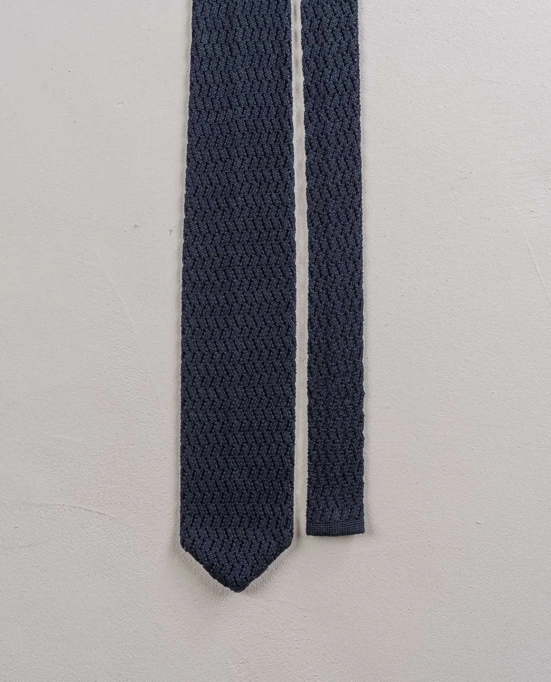 Knitted Pointed Wool Tie - Navy Blue