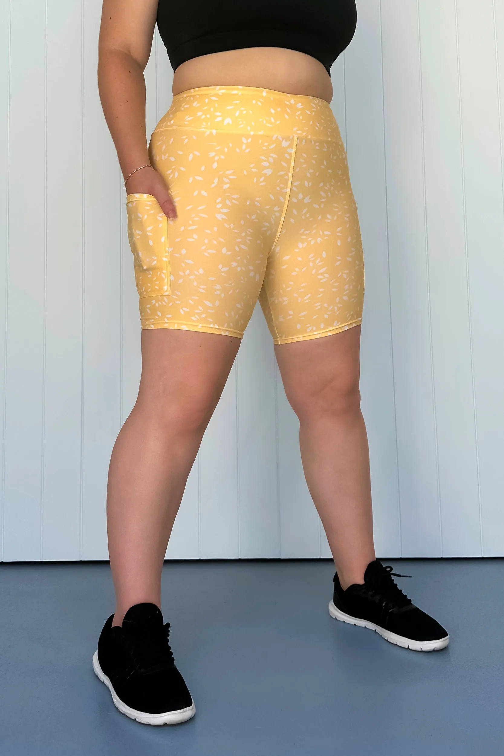 Lemon Petals - Casual - Mid Shorts - Pockets
