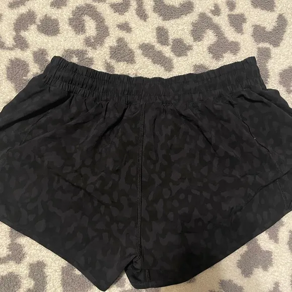 lululemon 2.5 inch Hotty Hot Short