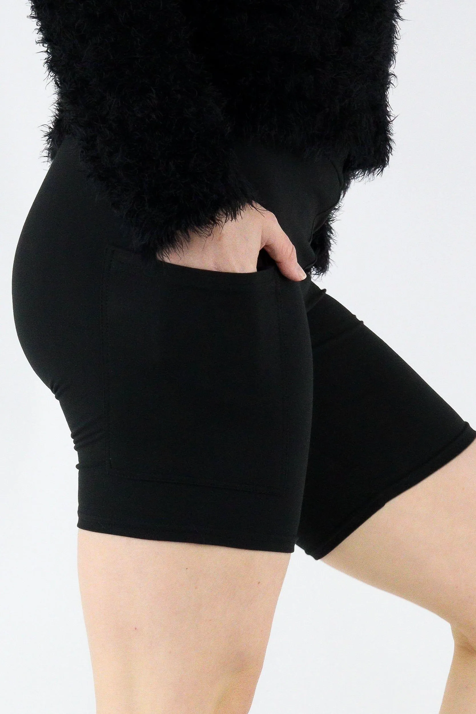Plain Black - Casual - Mid Shorts - Pockets