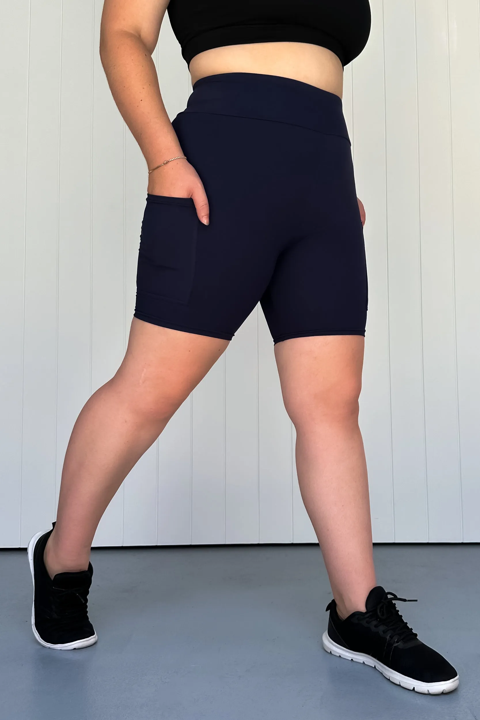 Plain Navy - Casual - Mid Shorts - Pockets