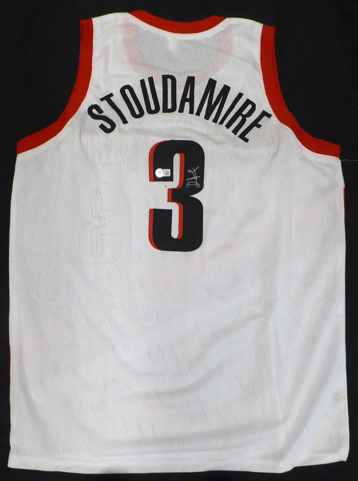 Trail Blazers Damon Stoudamire Autographed White Jersey Beckett QR #WJ66591
